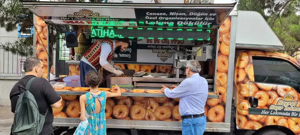 Mobil Lokmacı araçlarıyla İstanbul'da hayır lokması cenaze, düğün, sünnet, nişan, özel günlerde lokma döktürme.