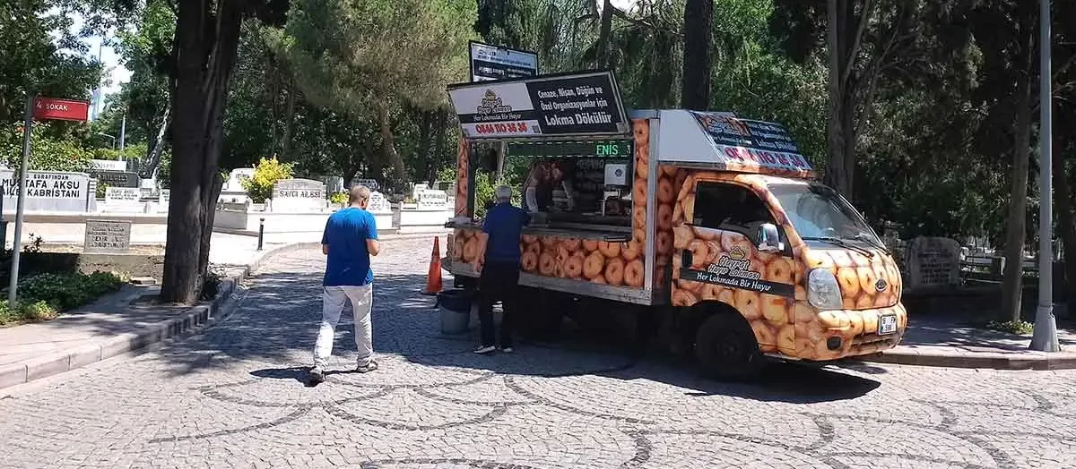 İstanbul'da hayır lokması arabası araçlarıyla her noktada yerinde taze ve sıcak lokma dökümü